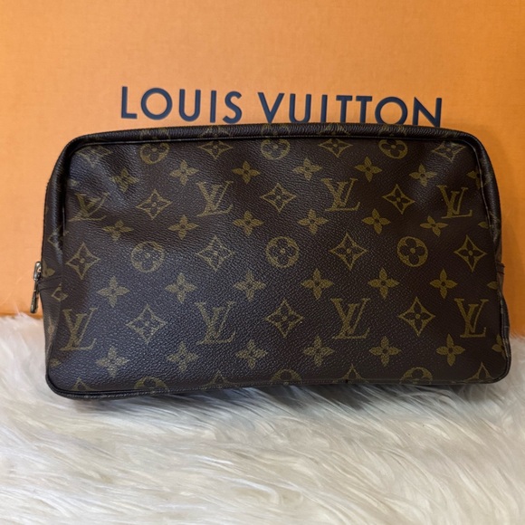 Authentic Louis Vuitton Trousee 28 monogram canvas - Picture 2 of 11